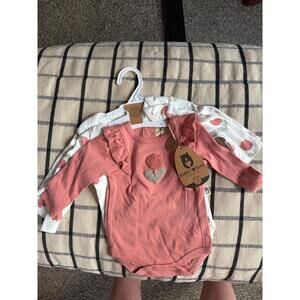 NWT Rabbit & Bear Organic 3 pack bodysuits size 3-6M girls
